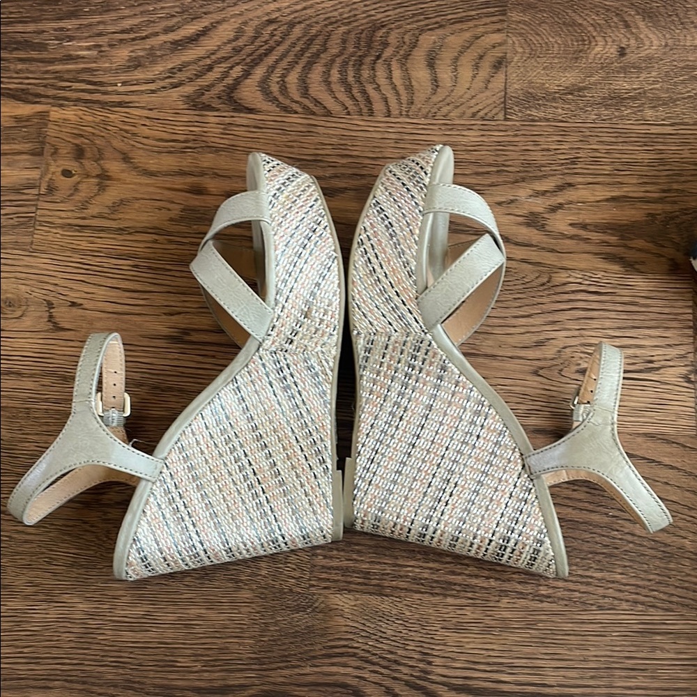Lauren Conrad Waverly Metallic Wedge Sandals - Picture 5 of 9